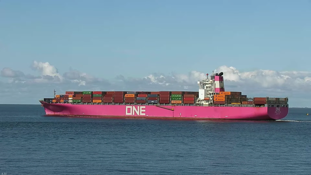 ONE Triton Länge: 300 m Breite: 40 m | Foto: ©Rainer Bresslein
