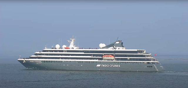 World Voyager Länge: 126 m Breite: 25 m | Foto: ©Rainer Bresslein