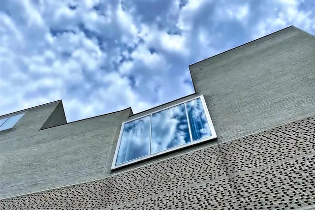 "Dem Himmel so nah" , Fenster im Diözesanmuseum "Kolumba".
 | Foto: copyright Margot Klütsch