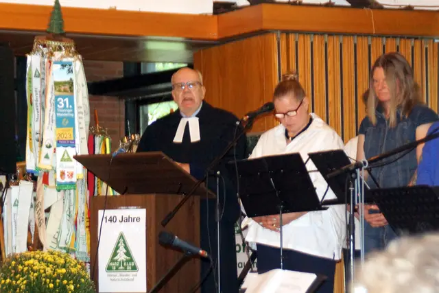 Pfarrer und Hauptwanderwart Karl Leyer beim Festgottesdienst