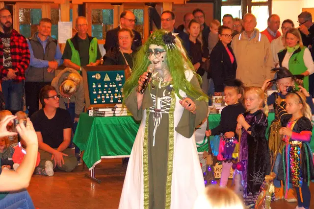die "Oberhexe" Antje Wedde in Aktion