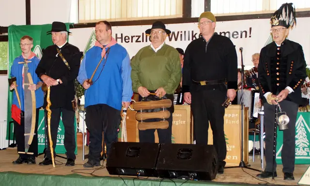 Bei der Brauchtumspflege "der fröhlichen Harzgebirgler" aus  Seesen