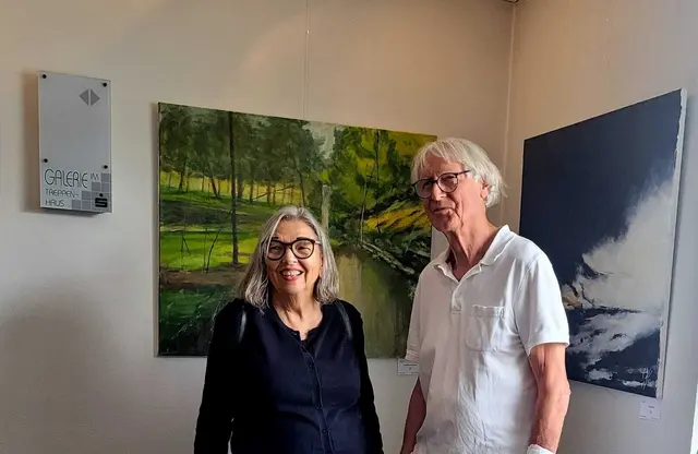 Isolde und Klaus-Peter Glaser (Ehrenvorsitzender des KKK) freuten sich über den regen Zulauf im Rahmen der Langen Kunstnacht in Landsberg.