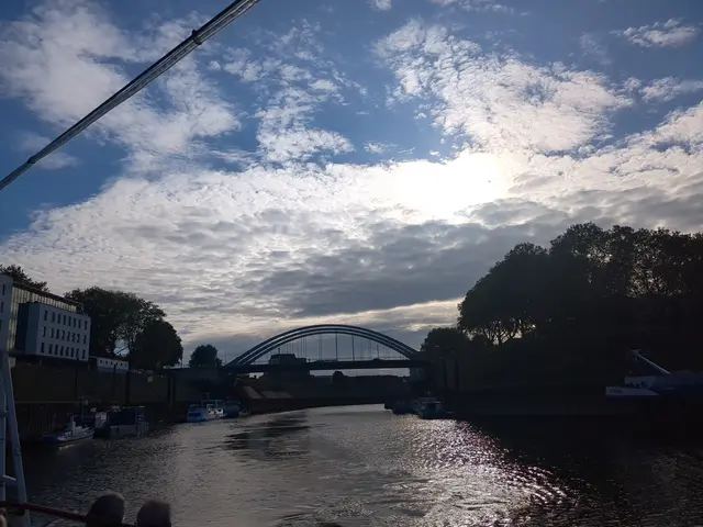 Eine der vielen Brücken in Duisburg | Foto: Astrid Günther