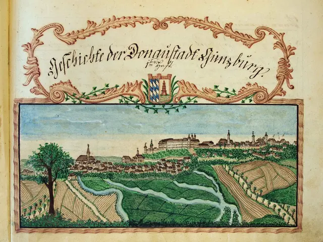 Titelbild des ersten Heftes der „Geschichte der Donaustadt Günzburg“ aus der Feder des Lehrers Ignaz Reinert (Mitte des 19. Jahrhunderts) mit einer zeitgenössischen Vedute der Stadt. Die Stadtpfarrkirche St. Martin und die Spitalkirche in der Unterstadt sind gut zu erkennen.   | Foto: Stadtarchiv Günzburg