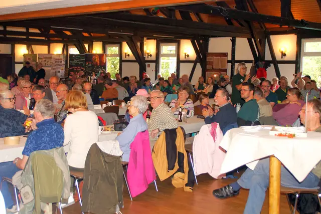 die Festhalle ist gut gefüllt