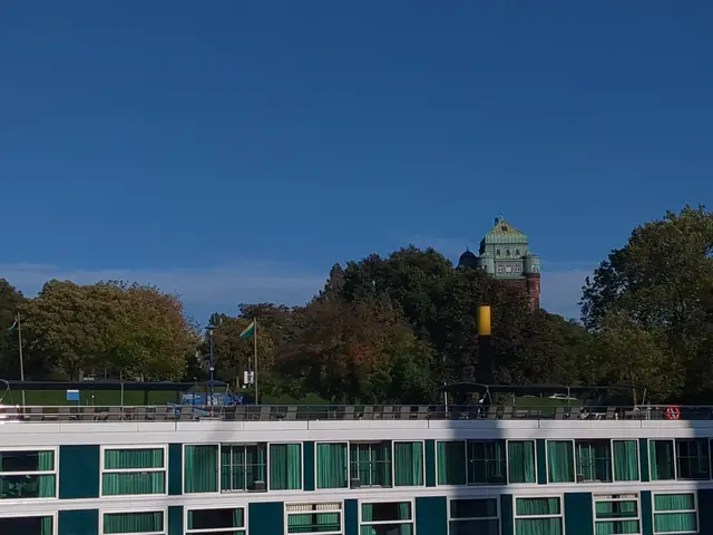 Ein Flusskreuzfahrtschiff vor Ruhrort | Foto: Astrid Günther