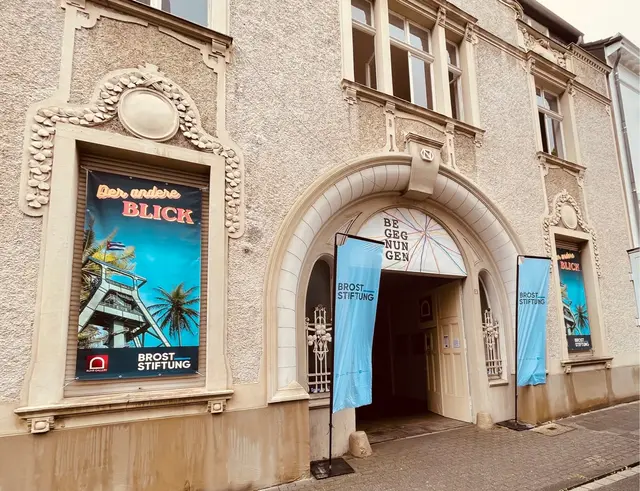 TOP-Events in der Villa Artis wie "DER ANDERE BLICK" , oder Kunstaktionen mit HA SCHULT sind Basis für eine ständig wachsende Fan-Gemeinde des Kulturorts in der Ruhrtalstadt Mülheim.