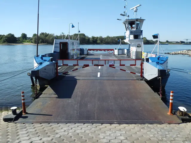 Rheinfähre "Glück Auf" an der Anlegestelle/Auffahrrampe in Duisburg-Walsum | Foto: Siegmund Walter, 25.09.2026, 13: 29 Uhr