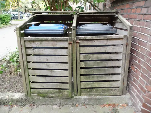 Doppelte Mülltonnenbox aus kesseldruckimprägniertem Nadelholz | Foto: Siegmund Walter, 26.09.2026
