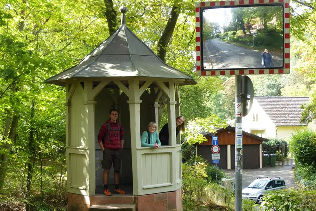 Gruppenfoto an der Schutzhütte "Das Türmchen" am Gisonenweg.