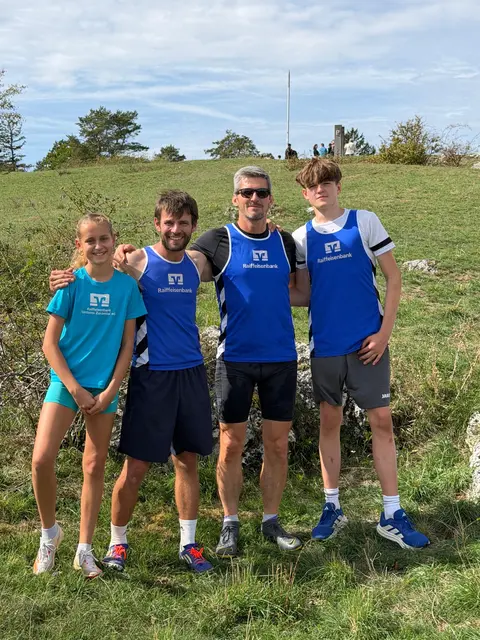 Siegerbild auf dem Bock - Franziska Mörgenthaler, Fabian Munz, Tobias Anton und David Anton