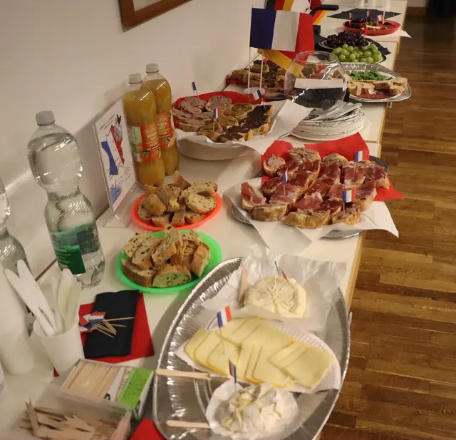 So viele Köstlichkeiten warteten in der Pause auf die DFG Mitglieder | Foto: Marianne Stenglein