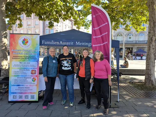 Die Mitglieder des Behindertenbeirats Augsburg standen den Teilnehmern bei Fragen zur Verfügung: Claudia Haas (Mitglied), Heike Rabas (Sprecherin des Fachbereich Bildung, Sport und Kultur), Petra Wengert (stellvertretende Vorsitzende) und Marion Wöhrl (Sprecherin des Fachbereichs Arbeit) | Foto: Heike Rabas