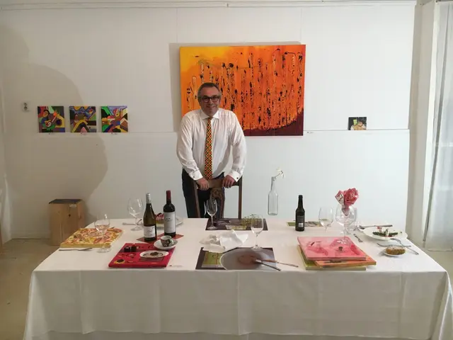 Der Essener Künstler NK.MIP mit einer Installation und Malerei im MMKM Museum Moderne Kunst Mülheim.  Hier werden modernste Werkzeuge für die budgetschonende Ausstellungsvorbereitung und Ausstellungsdurchführung eingesetzt.