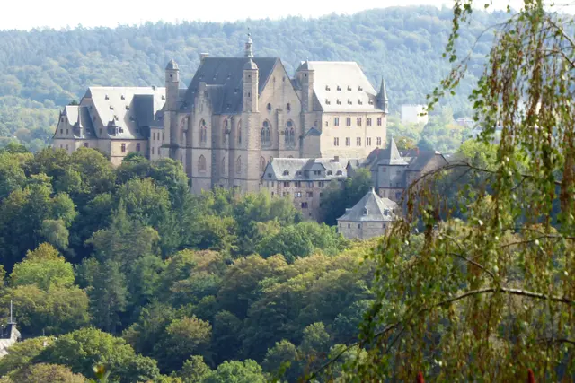 Blick vom Marburger Rücken auf das Marburger Schloss.