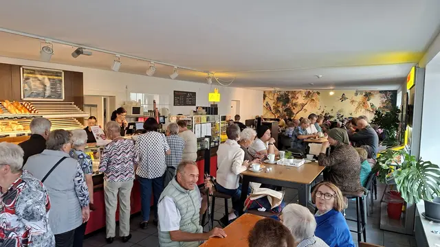Großer Andrang herrschte beim ersten Seniorencafé in Günzburg. Das nächste Treffen ist am 14. Oktober.   | Foto:  Seniorenbeirat der Stadt Günzburg
