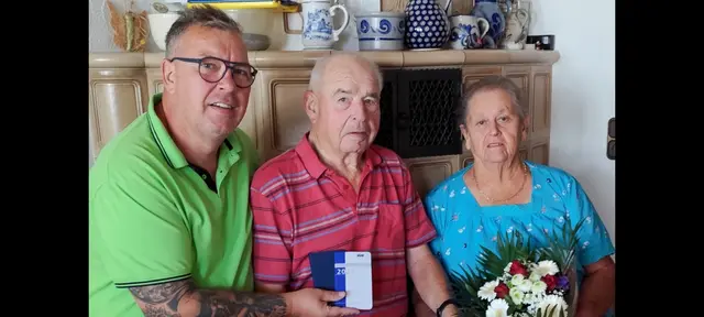v.l.n.r.Vorsitzender des VdK-OV Donaualtheim Carsten Dammenhayn und die Jubilare Heribert und Ute Baurschmidt | Foto: Carsten Dammenhayn