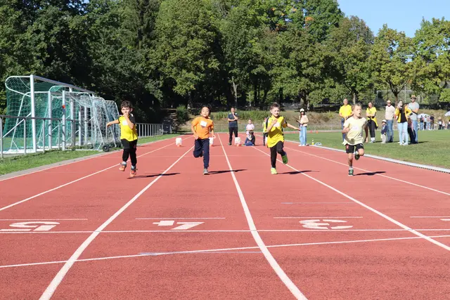 Das U8 Team 1 beim Sprint - wer wird wohl als erster die Ziellinie überqueren? | Foto: M. Linder
