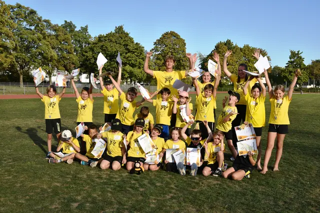 Die beiden Gersthofer U10 Mannschaften freuen sich über den wohlverdienten 2. und 3. Platz im diesjährigen Kinderleichtathletik Kreis Cup.   | Foto: H. Lauer