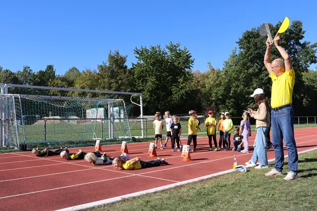 Die U8 beim 30m-Sprint, hier in liegender Startposition. | Foto: M. Linder
