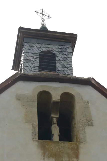 
Hl. Kunigunde
im doppelten, rundbogigen Fenster