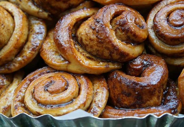 Frisch gebacken und herrlich duftend – so schmeckt der Sonntagmorgen. | Foto: Lauren Gray/Unsplash 