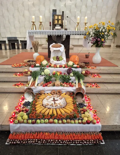 Erntedank-Altar in St. Eugenius.