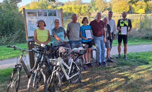 Von links: Anni Hartmann (Freunde des Zusamtals), Elisabeth Kohl (Kath. Frauenbund Zusmarshausen), Erwin Fischer (Radlfreunde), Dagmar Demharter (Lauf 10), Stefan Vogg (BikeLikeZus), Rainer Kohl (Kath. Frauenbund), Bürgermeister Ben Matthes und Stefan Weihmayr (Seniorensausser) | Foto: Markt Zusmarshausen