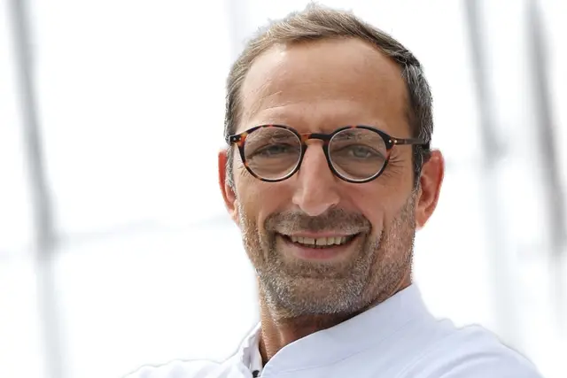 Porträt von Professor Dr. Balkan Cakir, Chefarzt der Unfall- und Orthopädischen Chirurgie der Wertachkliniken