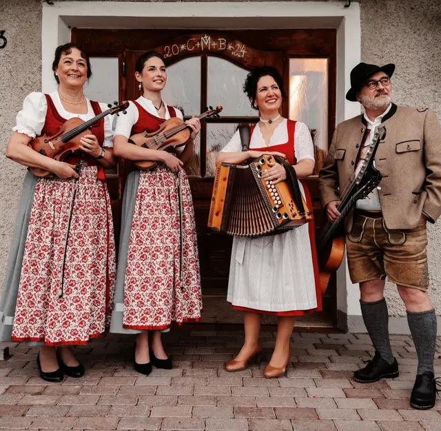 Der Röpfl Familieng’sang kommt aus dem Oberland nach Aichach.  | Foto: Elisabeth Röpfl
