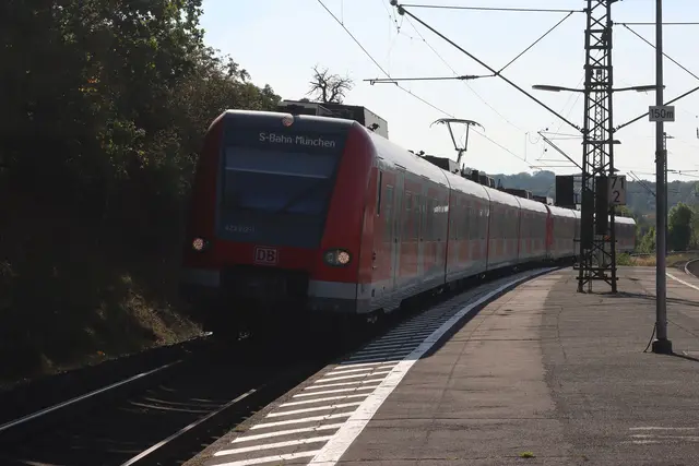 Einfahrt der S-Bahn in Neustadt