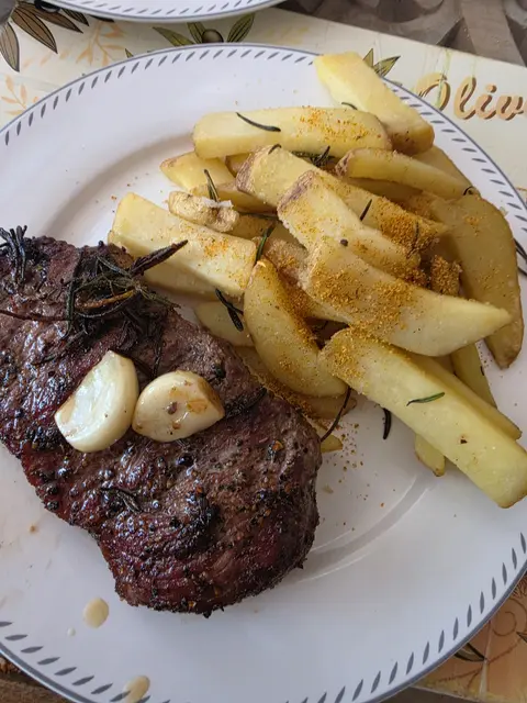 Braten im Cookit mach ich nicht so gerne wegen der Reinigung. Da kommt inzwischen wieder die Pfanne zum Einsatz.