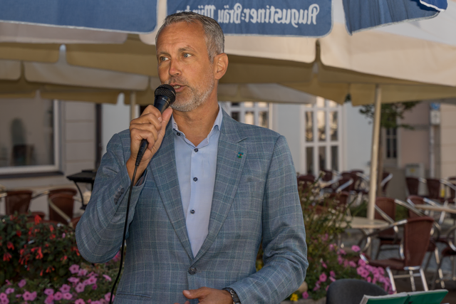 Zum Fest würdigte Friedbergs Erster Bürgermeister Roland Eichmann das große Engagement aller Fieranten, der technischen Unterstützer des Marktgeschehens. Er dankte den Marktbesuchern, welche zusammen mit den Fieranten für eine kontinuierliche Fortsetzung dieser Institution beitragen. | Foto: FSeventfoto
