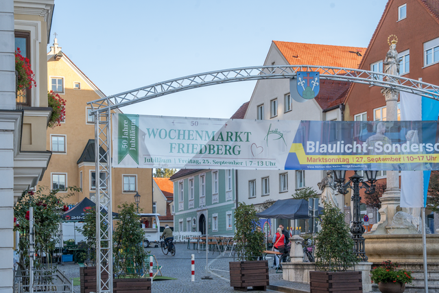 Seit fünf Jahrzehnten gehört der Wochenmarkt zum Stadtbild und zum Leben in Friedberg. Was 1976 mit einigen Marktständen in der Jungbräustraße begann, ist heute ein fester Bestandteil der Innenstadt und für viele Friedberger weit mehr als nur eine Einkaufsmöglichkeit.
 | Foto: FSeventfoto