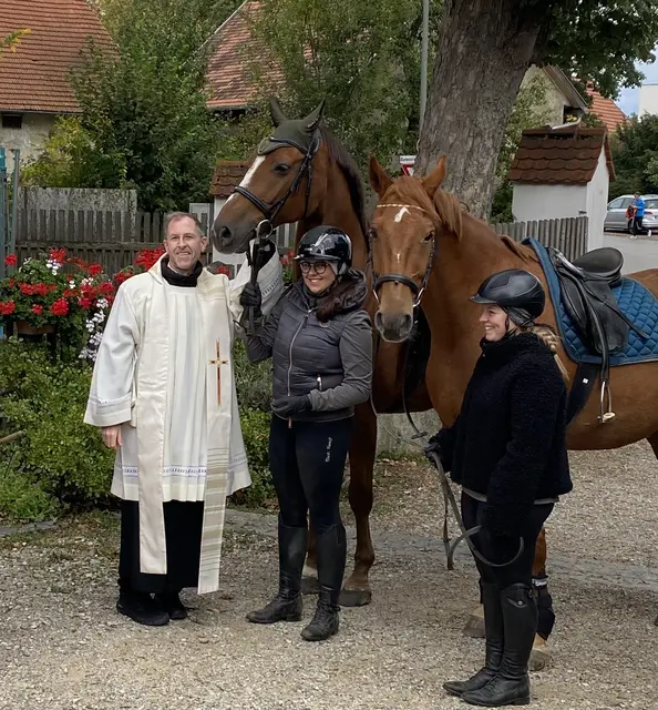 Pferde kamen zur Tiersegnung