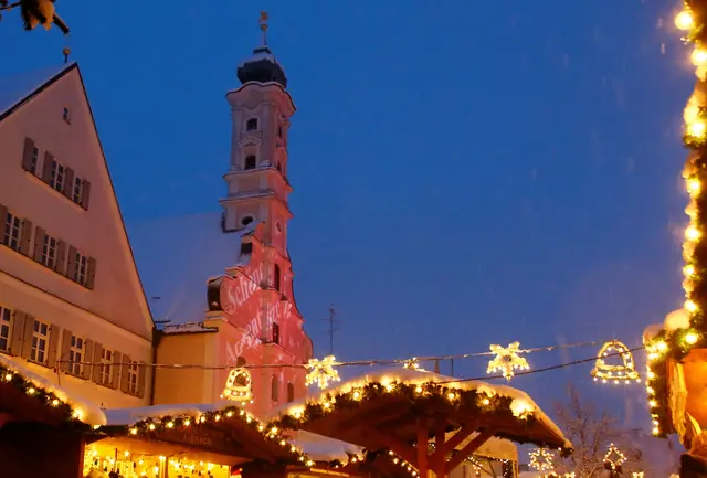 Ab 27. November lädt der Aichacher Christkindlmarkt zu einem Bummel durch die Buden ein. 