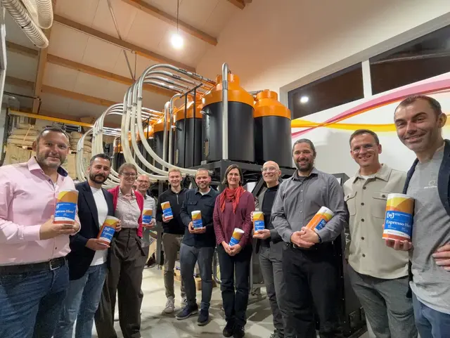 Die Wirtschaftsjunioren Günzburg beim Stammtisch in der Rösterei von Your Coffee Taste in Altheim (Alb).  | Foto: Wirtschaftsjunioren Günzburg e. V.