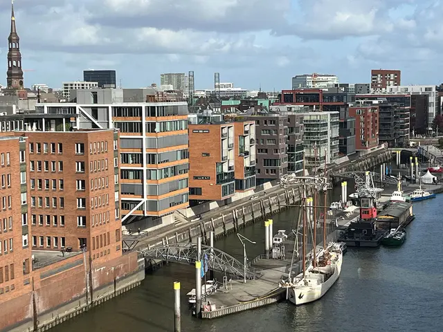  Sandtorhafen mit Segelschiff
