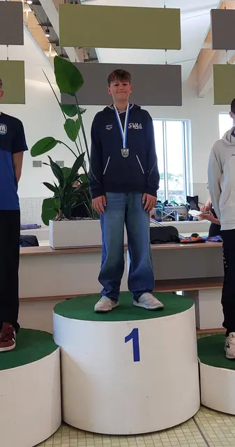 Samuel Meyer, Bayerischer Kurzbahn-Jugendmeister über 200 Meter Rücken  | Foto: Isabela Meyer 