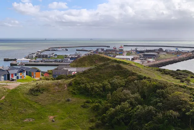 Dieser kleine grüne Teil heißt "Mittelland". Blick auf die Hafenanlagen | Foto: Shima Mahi