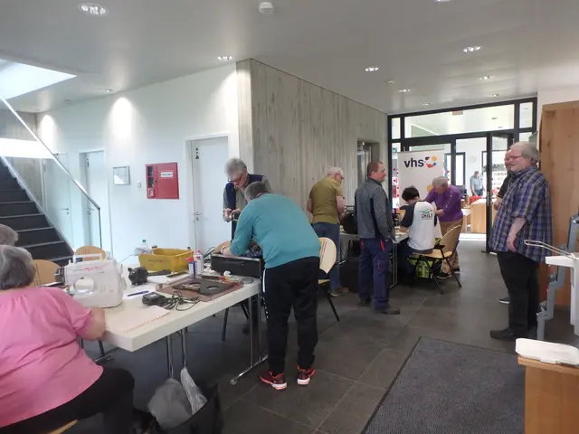  Beim Repair-Café am 24. Oktober im Wertstoffzentrum Leipheim sind 
Bürger dazu eingeladen, ihre kaputten Gegenstände mitzubringen und sie gemeinsam mit Fachleuten zu reparieren.  
 | Foto: Christine Hengeler/Stadt