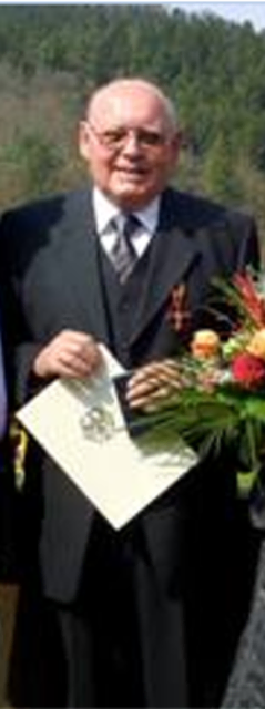 Auszeichnung von Günter Waßmuth, der im April 2013 mit dem Bundesverdienstkreuz gewürdigt wurde.