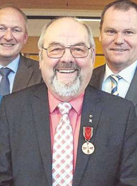 Im November 2016 erhielt Heinz Konrad Friedrich die Verdienstmedaille des Verdienstordens der Bundesrepublik Deutschland.