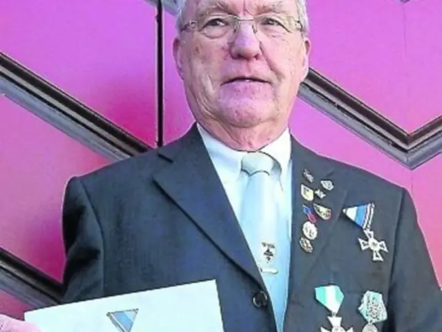 Felix Nawrotzki wurde im März 2012 mit dem Ehrenkreuz am Band ausgezeichnet.