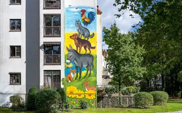 Rembertiring: Wer hier vorbeikommt, dem strahlen die Bremer Stadtmusikanten von der Fassade entgegen – mitten in einer idyllischen Landschaft.  | Foto: Copyright: Vonovia/Hake