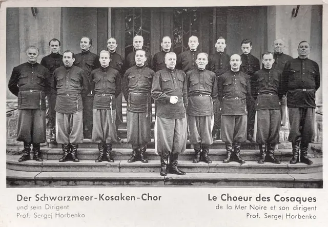 Der Schwarzmeer-Kosaken-Chor und sein Dirigent Sergej Horbenko. Horbenko, vormals Dirigent an der Kiewer Oper und Professor an der Musikhochschule Kiew, hat den Chor, der unter dem Patronat der „Bruderhilfe“ Lemgo-Lippe stand, 1955 übernommen, 