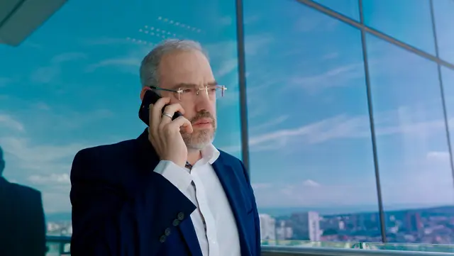 Orkan Kuyas in der Serie "Berater" | Foto: wirtschaft tv