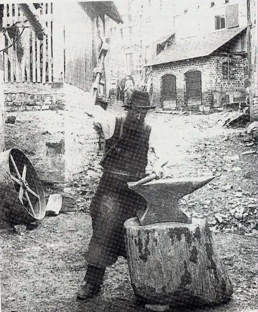  Schmiedemeister Wetter in Hatzfeld
Standort: Im alten Graben
Von: 1880 – 1978 (Schmiede außer Betrieb, 
Hausname: Jost`s)

