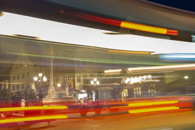 Wenn ein Omnibus durchs Bild fährt.